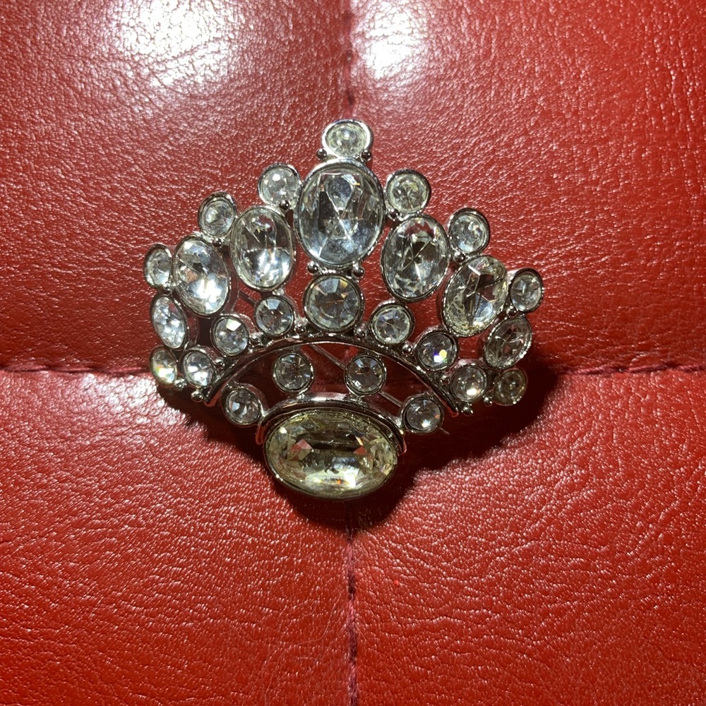 Crown brooch